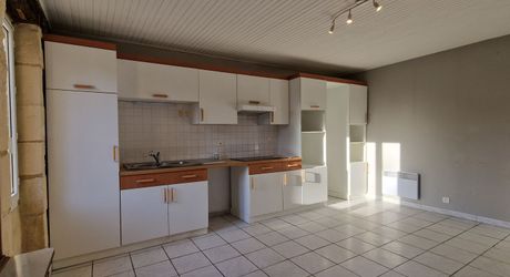 Maison individuelle 96m2, 3 chambres, Jardinet clos, non loin des commerces