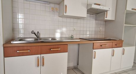 Maison individuelle 96m2, 3 chambres, Jardinet clos, non loin des commerces