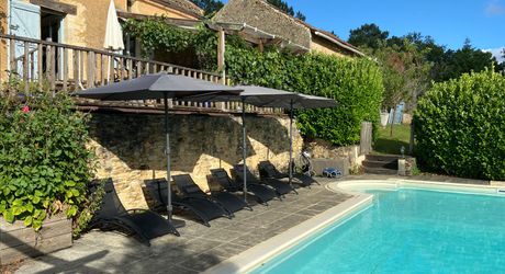 Maison très belle vue, 3 chambres, un bureau, piscine et nombreuses dépendances. Visite virtuelle sur demande