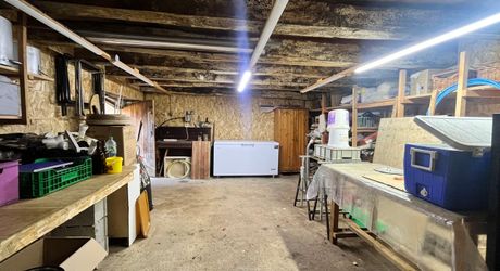 Maison très belle vue, 3 chambres, un bureau, piscine et nombreuses dépendances. Visite virtuelle sur demande