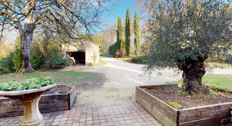 Maison très belle vue, 3 chambres, un bureau, piscine et nombreuses dépendances. Visite virtuelle sur demande