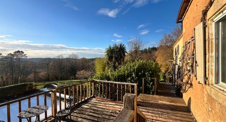 Maison très belle vue, 3 chambres, un bureau, piscine et nombreuses dépendances. Visite virtuelle sur demande