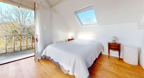 Maison très belle vue, 3 chambres, un bureau, piscine et nombreuses dépendances. Visite virtuelle sur demande