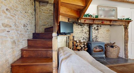 Maison très belle vue, 3 chambres, un bureau, piscine et nombreuses dépendances. Visite virtuelle sur demande