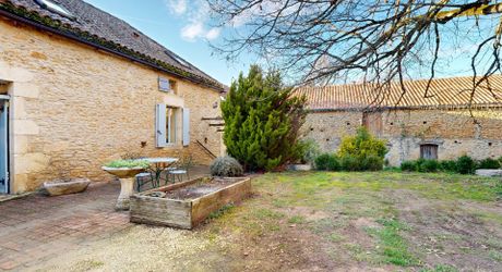 Maison très belle vue, 3 chambres, un bureau, piscine et nombreuses dépendances. Visite virtuelle sur demande