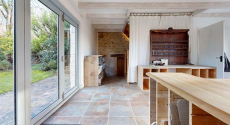 Maison très belle vue, 3 chambres, un bureau, piscine et nombreuses dépendances. Visite virtuelle sur demande