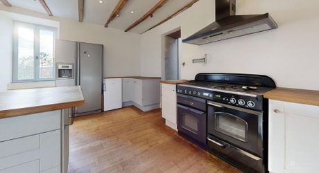 Maison très belle vue, 3 chambres, un bureau, piscine et nombreuses dépendances. Visite virtuelle sur demande