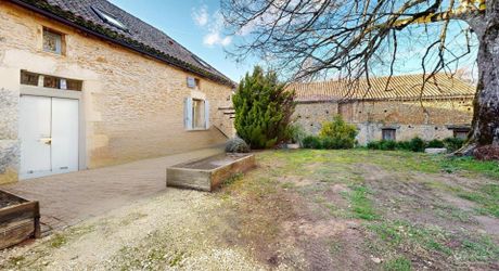 Maison très belle vue, 3 chambres, un bureau, piscine et nombreuses dépendances. Visite virtuelle sur demande