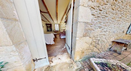 Maison très belle vue, 3 chambres, un bureau, piscine et nombreuses dépendances. Visite virtuelle sur demande