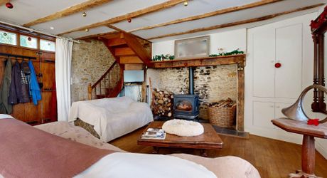 Maison très belle vue, 3 chambres, un bureau, piscine et nombreuses dépendances. Visite virtuelle sur demande