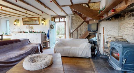 Maison très belle vue, 3 chambres, un bureau, piscine et nombreuses dépendances. Visite virtuelle sur demande