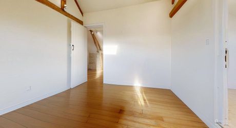 Maison très belle vue, 3 chambres, un bureau, piscine et nombreuses dépendances. Visite virtuelle sur demande