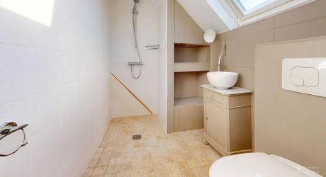 Maison très belle vue, 3 chambres, un bureau, piscine et nombreuses dépendances. Visite virtuelle sur demande