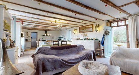 Maison très belle vue, 3 chambres, un bureau, piscine et nombreuses dépendances. Visite virtuelle sur demande