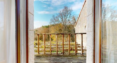 Maison très belle vue, 3 chambres, un bureau, piscine et nombreuses dépendances. Visite virtuelle sur demande