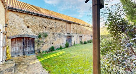 Maison très belle vue, 3 chambres, un bureau, piscine et nombreuses dépendances. Visite virtuelle sur demande