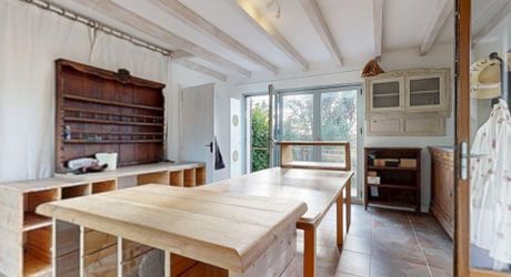 Maison très belle vue, 3 chambres, un bureau, piscine et nombreuses dépendances. Visite virtuelle sur demande