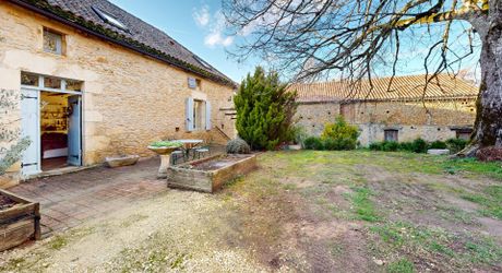 Maison très belle vue, 3 chambres, un bureau, piscine et nombreuses dépendances. Visite virtuelle sur demande