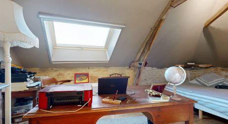 Maison très belle vue, 3 chambres, un bureau, piscine et nombreuses dépendances. Visite virtuelle sur demande