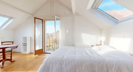 Maison très belle vue, 3 chambres, un bureau, piscine et nombreuses dépendances. Visite virtuelle sur demande