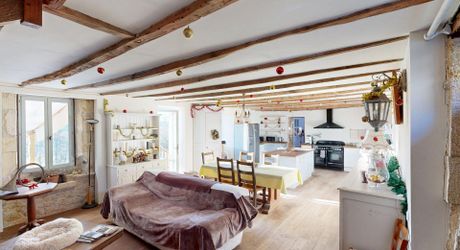 Maison très belle vue, 3 chambres, un bureau, piscine et nombreuses dépendances. Visite virtuelle sur demande