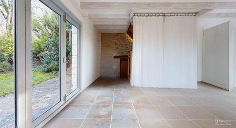 Maison très belle vue, 3 chambres, un bureau, piscine et nombreuses dépendances. Visite virtuelle sur demande