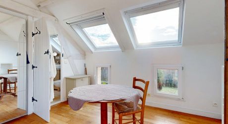 Maison très belle vue, 3 chambres, un bureau, piscine et nombreuses dépendances. Visite virtuelle sur demande