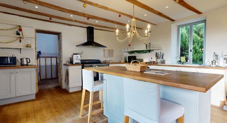 Maison très belle vue, 3 chambres, un bureau, piscine et nombreuses dépendances. Visite virtuelle sur demande