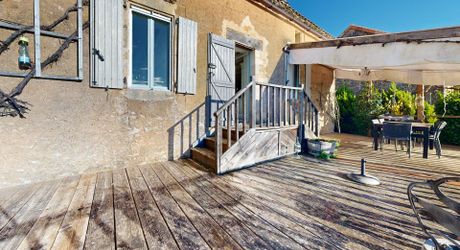 Maison très belle vue, 3 chambres, un bureau, piscine et nombreuses dépendances. Visite virtuelle sur demande