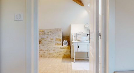 Maison très belle vue, 3 chambres, un bureau, piscine et nombreuses dépendances. Visite virtuelle sur demande