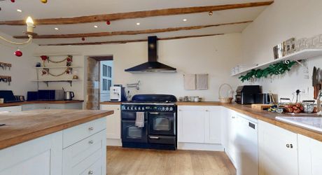 Maison très belle vue, 3 chambres, un bureau, piscine et nombreuses dépendances. Visite virtuelle sur demande