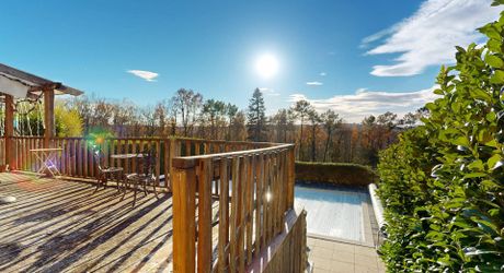 Maison très belle vue, 3 chambres, un bureau, piscine et nombreuses dépendances. Visite virtuelle sur demande