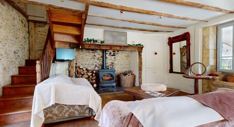 Maison très belle vue, 3 chambres, un bureau, piscine et nombreuses dépendances. Visite virtuelle sur demande