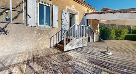 Maison très belle vue, 3 chambres, un bureau, piscine et nombreuses dépendances. Visite virtuelle sur demande