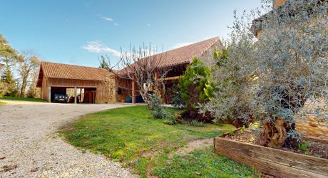 Maison très belle vue, 3 chambres, un bureau, piscine et nombreuses dépendances. Visite virtuelle sur demande