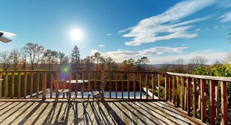 Maison très belle vue, 3 chambres, un bureau, piscine et nombreuses dépendances. Visite virtuelle sur demande