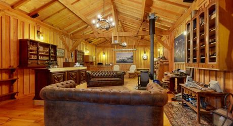 Maison très belle vue, 3 chambres, un bureau, piscine et nombreuses dépendances. Visite virtuelle sur demande