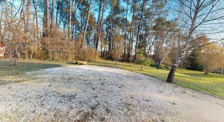 Maison très belle vue, 3 chambres, un bureau, piscine et nombreuses dépendances. Visite virtuelle sur demande