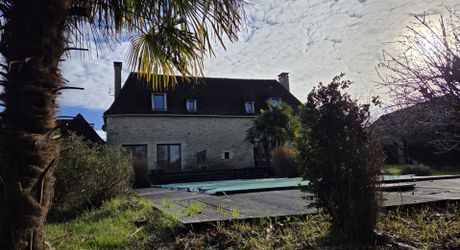 Ensemble de maisons en pierre