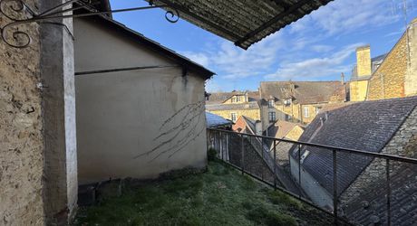 Redonnez vie à l'histoire : Immeuble de 229 m² en plein centre ville. Visite virtuelle sur demande