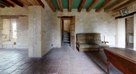 Propriété en pierre du Périgord avec dépendances, piscine, vue dégagée et calme !