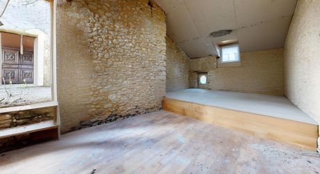 Propriété en pierre du Périgord avec dépendances, piscine, vue dégagée et calme !