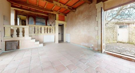 Propriété en pierre du Périgord avec dépendances, piscine, vue dégagée et calme !