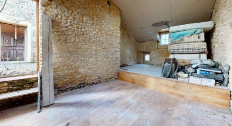 Propriété en pierre du Périgord avec dépendances, piscine, vue dégagée et calme !