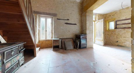 Propriété en pierre du Périgord avec dépendances, piscine, vue dégagée et calme !