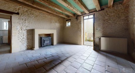 Propriété en pierre du Périgord avec dépendances, piscine, vue dégagée et calme !