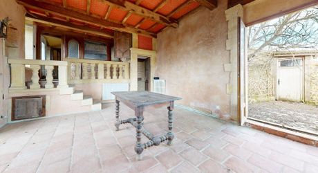 Propriété en pierre du Périgord avec dépendances, piscine, vue dégagée et calme !