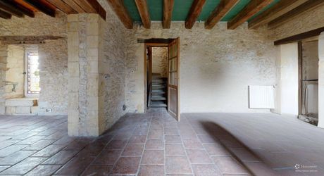 Propriété en pierre du Périgord avec dépendances, piscine, vue dégagée et calme !