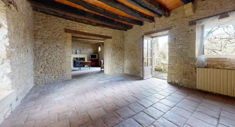 Propriété en pierre du Périgord avec dépendances, piscine, vue dégagée et calme !