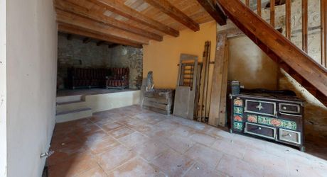 Propriété en pierre du Périgord avec dépendances, piscine, vue dégagée et calme !